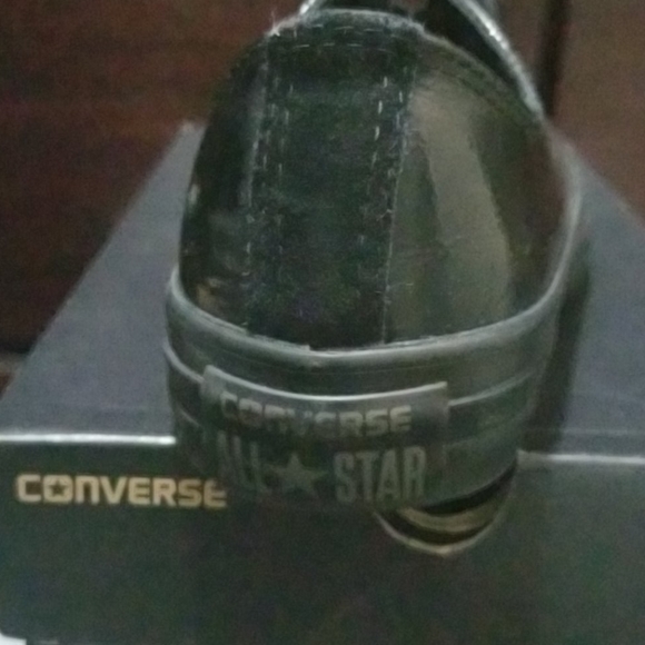 Converse - Picture 2 of 4